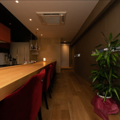 最大12名様（着席時）までの貸切利用が可能です。2時間半以上の長めの宴会も承りますので、会社の宴会や仲間内の集まりにご活用ください。