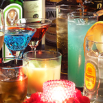 バーならではの本格カクテルを豊富に取り揃え。モエシャンをはじめシャンパンボトルも★