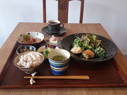 沖縄の器も楽しみながら、季節野菜たっぷりのあいいろランチをご賞味ください