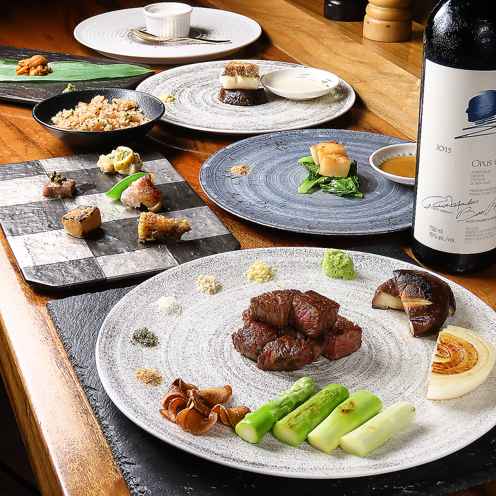 旬の食材を使用した贅沢なお料理が勢ぞろい！特別な夜にふさわしい各種コースをご用意しております。