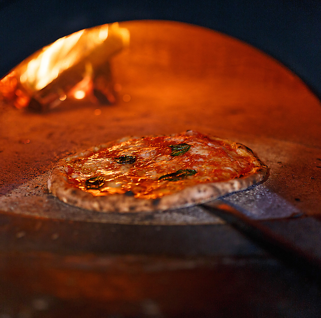 赤坂駅5分。当店にお越しの際はぜひ、絶品・本場ナポリピッツァをご堪能下さい！