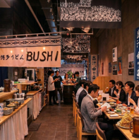 大人数もOK！各種宴会や飲み会を盛り上げる賑やかな店内