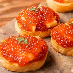 いくらと発酵バターのブルスケッタ