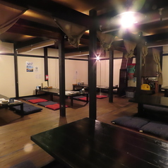 4名様、6名様用の座敷席あり。団体様のご宴会もご対応いたします。ご予約お問合せはお早めに!