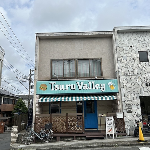 地元で仕入れた食材を使用したハンバーガーやこだわりのクラフトビールをご賞味下さい