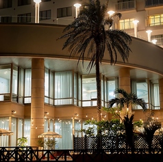 開放感あるテラス席は、誕生日パーティーや記念日のお祝いなど、特別なイベントにもぴったりです。美しい夕日をバックに、沖縄の食材を活かしたBBQで忘れられない思い出を作ることができます☆