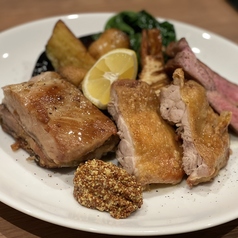 3種のお肉盛り合わせ”カルネミスト”