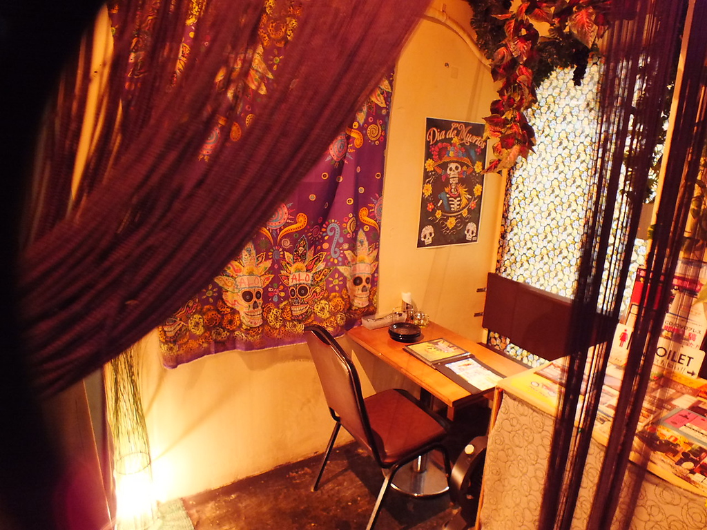 【デート×個室】カーテンで仕切られたプライベート感たっぷりの半個室！