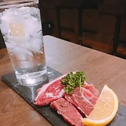 季節の野菜と共に肉厚でジューシーなラムロースをご賞味下さい!