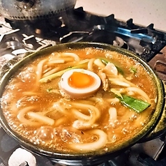 〆の鍋焼きカレーうどん