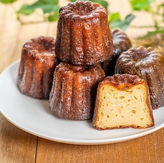 シーシャとともに味わう、極上のカヌレの写真