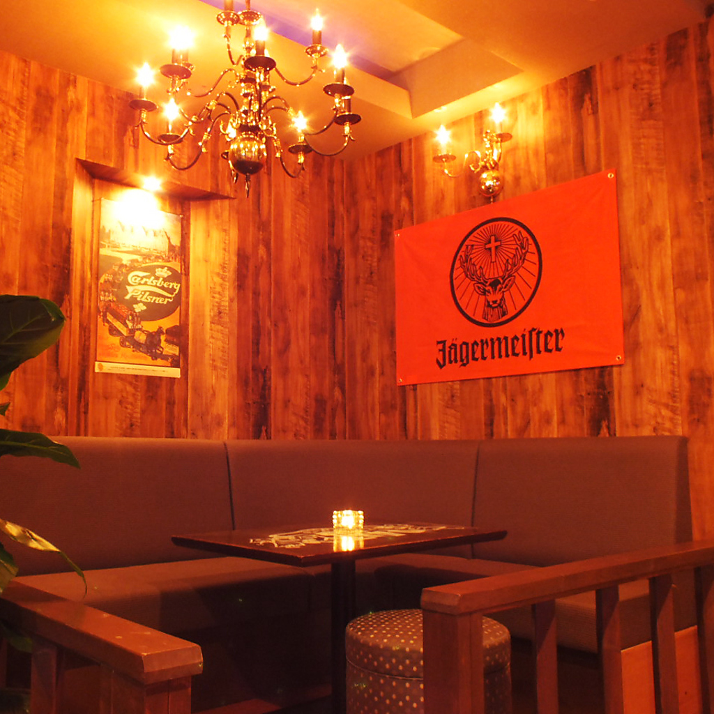 シャンデリア揺らめくテラス席♪友人同士や合コンなどもお勧め