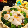 料理メニュー写真 貝柱と海老、イカの季節野菜炒め