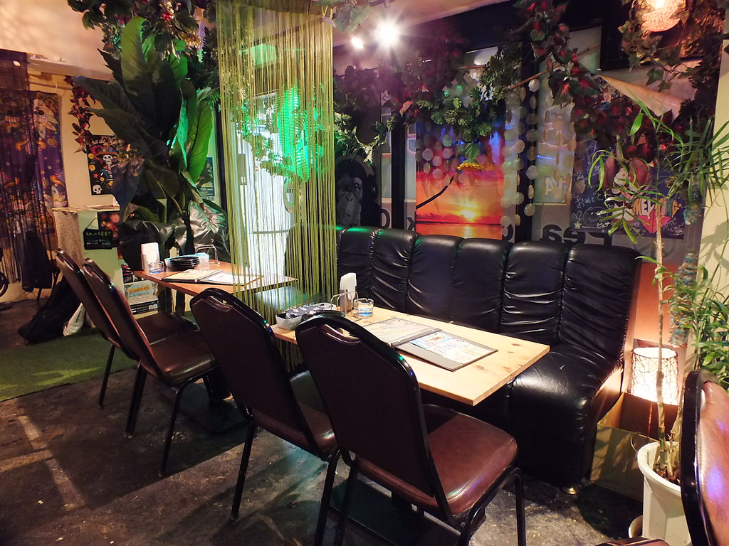 ガラス張りの店内は雰囲気◎オシャレな店内でのパーティーはいかがですか♪