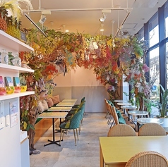 FLOWERS BAKE&ICE CREAM フラワーズ ベイク&アイスクリームの雰囲気1