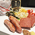 料理メニュー写真&nbsp;粗挽きポーク ボイルソーセージ/沖縄直送スパム