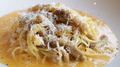 料理メニュー写真 スパゲッティカルボナーラ、八幡平ポークを使った自家製パンチェッタ