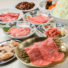 焼肉を堪能する上質な焼肉。宴会などの色んなシーンで