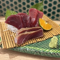 全国各地の漁港や市場から直接仕入れている新鮮な魚介類