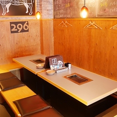 頭上に吸気口が無い最新の無煙ロースターを全席設置！ニオイも気にせず、お食事・会話を楽しめます♪