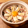 料理メニュー写真&nbsp;定番 鶏の釜めし風/ カマンベールチーズごはん(カルボナーラ風？)