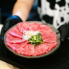 厳選和牛を注文後手切りで！赤身など1枚から堪能◎