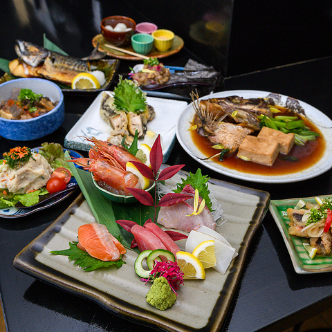 和食をベースに沖縄料理や創作料理、日本酒・泡盛など多彩なメニューをご用意！