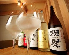 こだわりのワイングラスで日本酒をどうぞ！