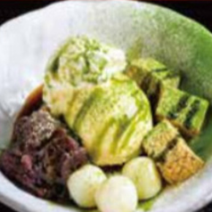 どらアイスのせ 抹茶わらびもち白玉添え