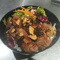 料理メニュー写真 国産牛ロースのステーキ丼