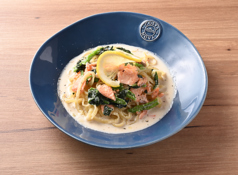 サーモンとほうれん草のクリームパスタ