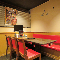 【伊藤課長】6名卓は2卓のみ結合できます！広々テーブル席で寛ぎながらお楽しみ下さい◎