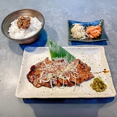 牛タンピリ辛味噌定食