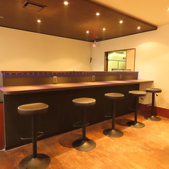 ライブ感ある調理風景と程よい距離感のカウンターは自然と“また来たくなる”