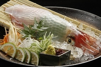 イカ姿造りや鮮魚刺身も自慢。逸品充実の黒船。