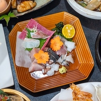 自慢の肴料理は80種類以上。その日のおすすめのお肴を。