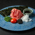 料理メニュー写真 和牛ミスジのふわふわユッケ