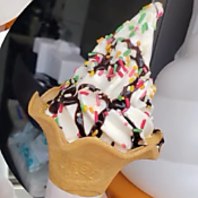 豊富なトッピングのソフトクリーム♪