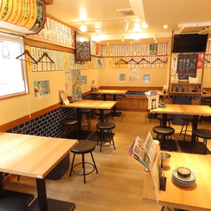 1～2名様でご利用いただけるテーブル席！くっつけて大人数でのご利用も◎