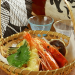 日本酒に合う料理多種多様な創作料理。日本酒と料理が、お互いの良さを更に引き立てます。 