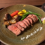 当店で使用する肉はホルモン剤などを使用した食材は使用せず、自然放牧した食材などを使用しています