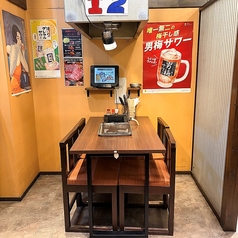 【ご宴会に】4名様用のテーブル席は18卓ご用意。ちょい飲みや女子会・二次会といった様々なシーンにおすすめ。