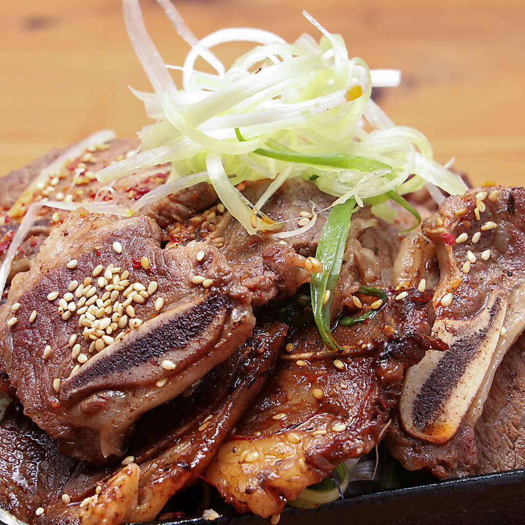 品質にこだわりぬいたお肉を使用！口の中でほどけるお肉は旨味をぎゅーっと凝縮してます！