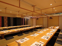 最大78名まで収容可能な掘り炬燵個室。上質な空間で宴会を。