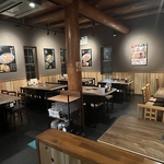 広々として清潔感のある店内。ご家族やご友人とのお食事のほか、会社宴会や女子会、打ち上げ等にも◎