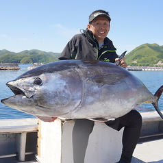 最高の食材をもとめて大間の黒マグロも釣って提供します