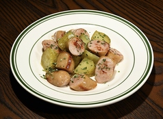 鉄板ソーセージ ピクルス添え