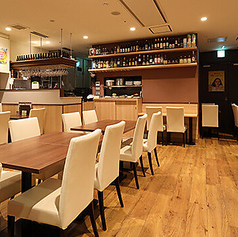 落ち着いたカウンターのお席は、周囲を気にせず自分のペースで過ごせるため、お一人様のランチにピッタリです。毎日通っても飽きないよう、日替わりもご用意しております。お急ぎの際も気軽にお立ち寄りください。