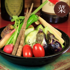 旬菜のタジン蒸し バーニャカウダーソースと塩で