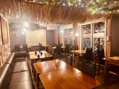 リゾート気分を楽しめる店内。